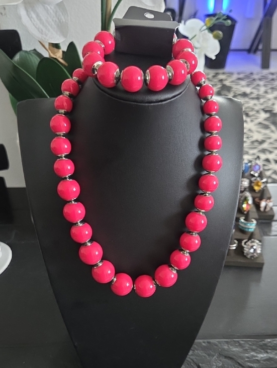 paparazzi Jewelry - Paparazzi Every day Eye candy Pink Necklace And Bracelet Set NWT